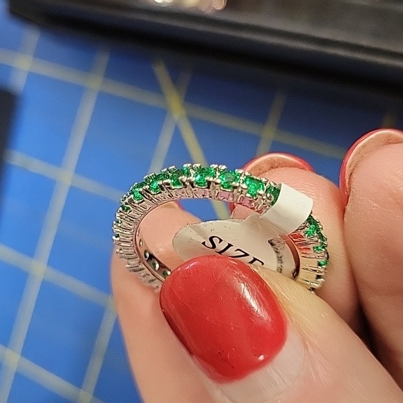 Emerald Rhinestone Silver Tone Ring Size 10 - Picture 2 of 2